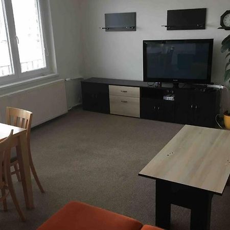 Family Apartment With Garden And Parking Spot Budweis Exterior foto