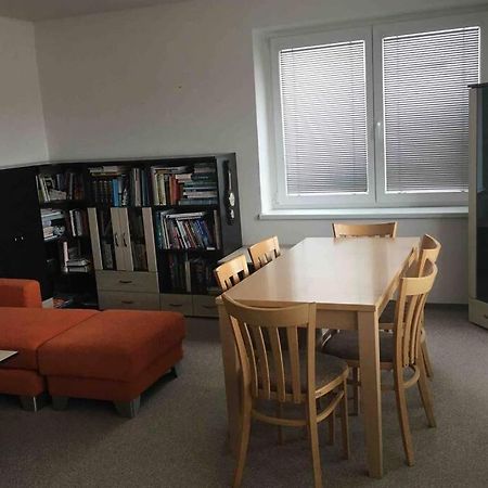 Family Apartment With Garden And Parking Spot Budweis Exterior foto