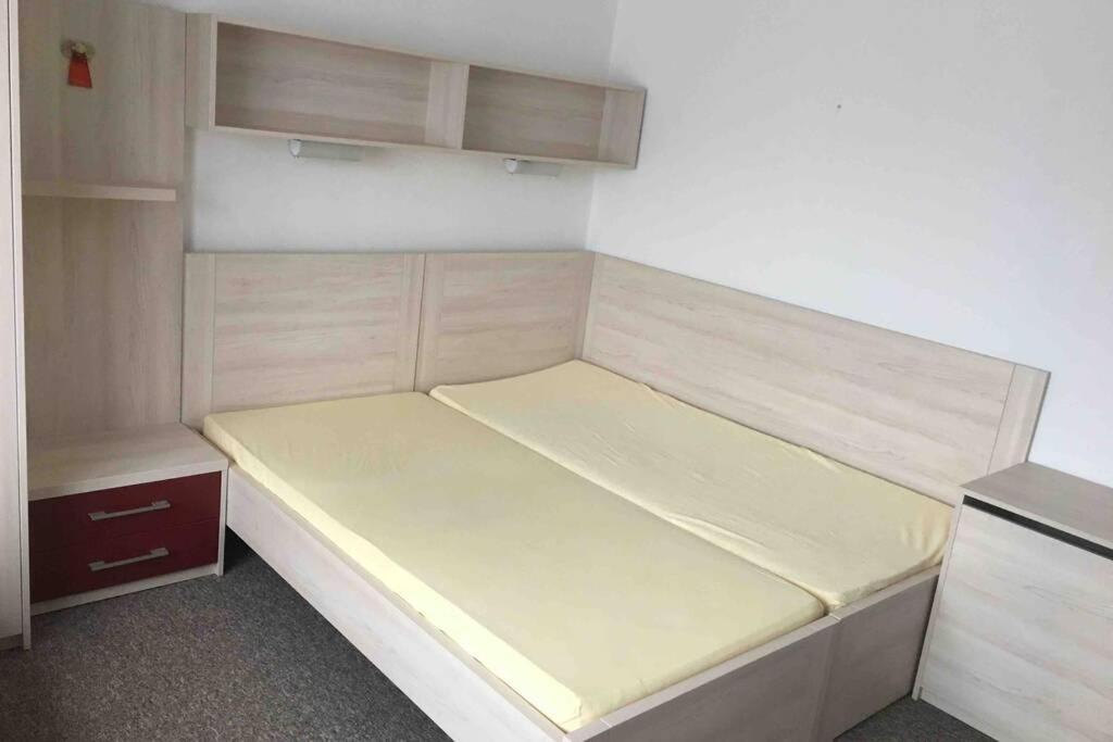 Family Apartment With Garden And Parking Spot Budweis Exterior foto