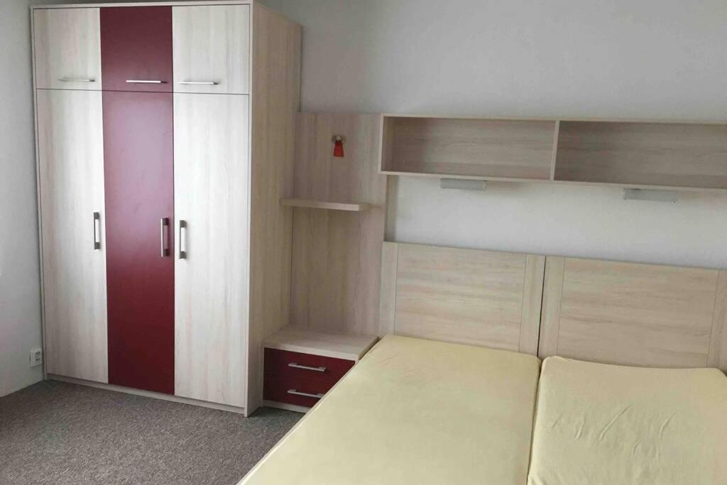 Family Apartment With Garden And Parking Spot Budweis Exterior foto